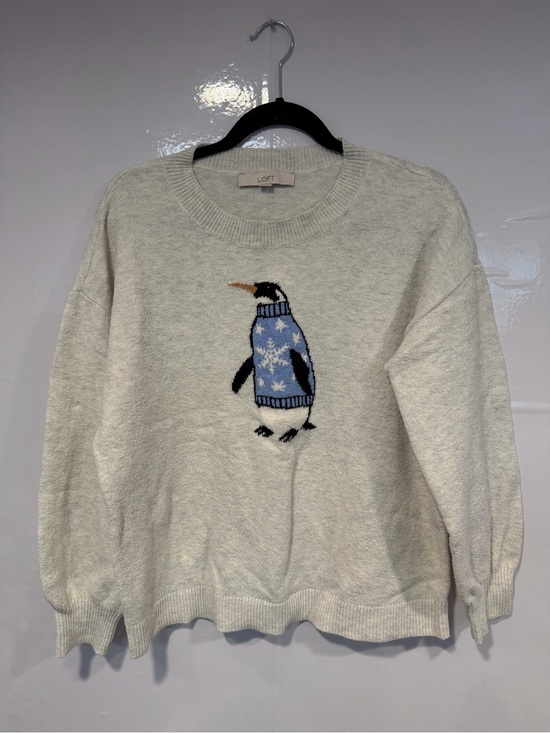 LOFT Sweaters - LOFT Christmas Penguin Cream Knit Crewneck Sweater